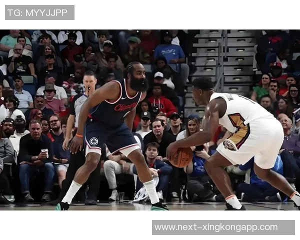 哈登再度燃尽赛场格莱姆斯手肘碰撞引发热议